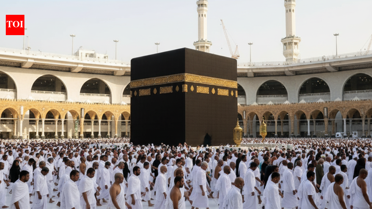 Saudi Arabia suspends 1,800 Umrah travel agencies for poor service