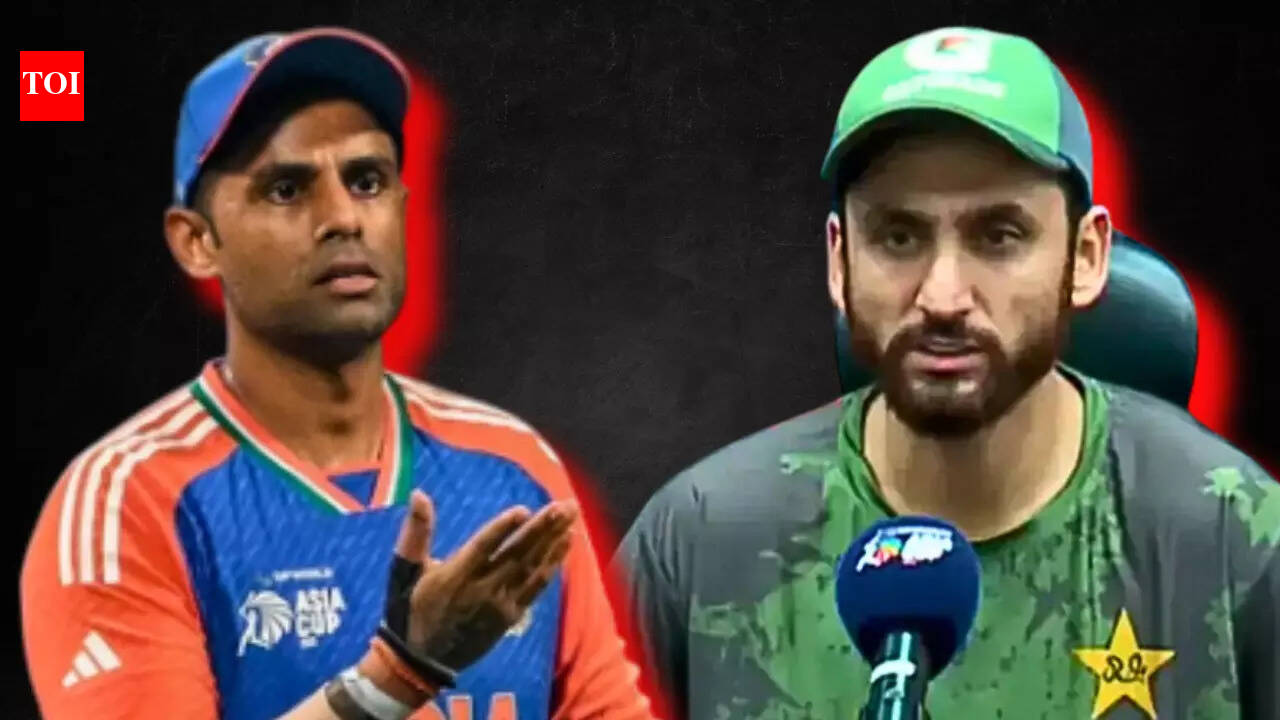 'If Pakistan meet India in final, will they hand over the trophy?'