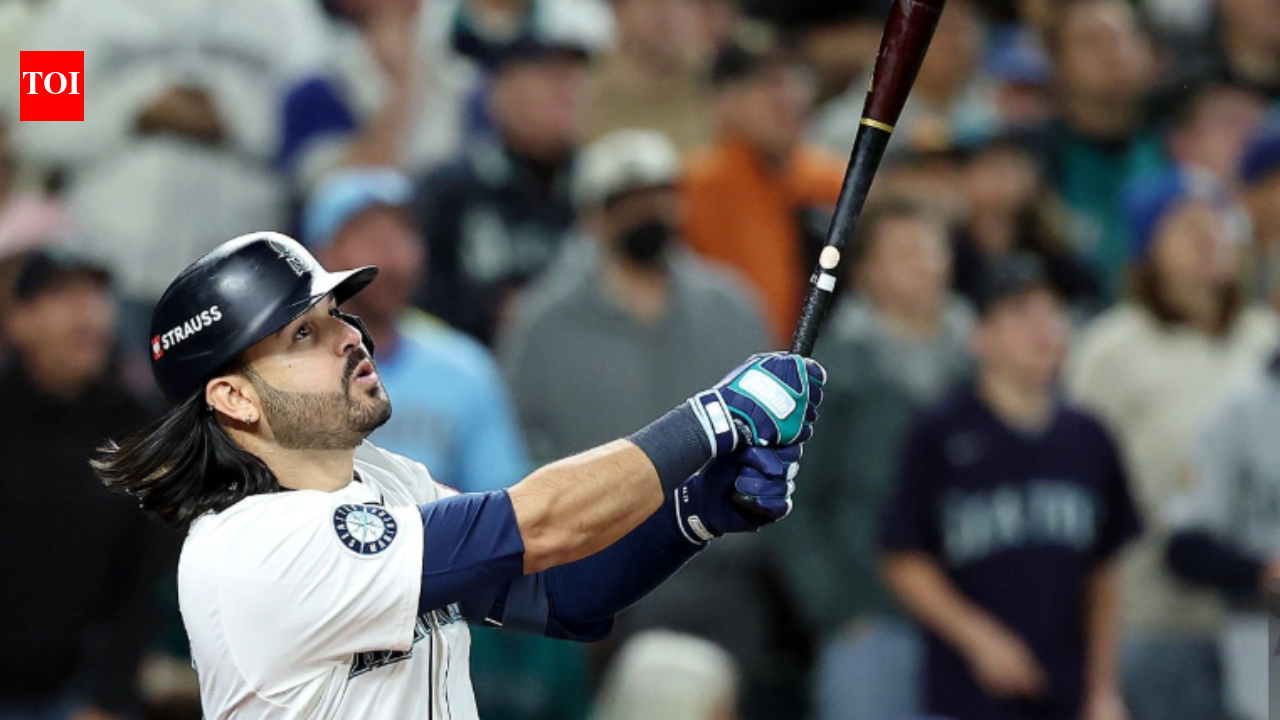 Reds reunite with slugger Eugenio Suárez in one-year contract with 2027 option