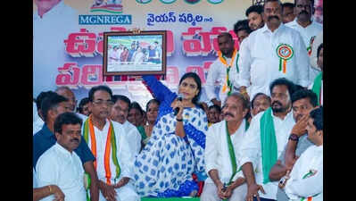 Sharmila begins Upaadi Haami Parirakshana Yatra in Anantapur