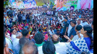 Sharmila begins Upaadi Haami Parirakshana Yatra in Anantapur