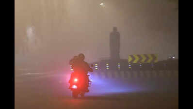 Delhi braves cold and dense fog as mercury plummets by 7 degrees