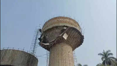 Overhead tank scaffold falls near road in Valsad