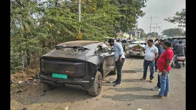 Three injured as electric SUV hits scooter, two cars