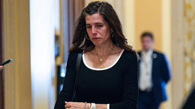 வினோதமான 'ஹாட்னஸ் தரவரிசை' கோரிக்கைகளை முன்னாள் ஊழியர்கள் குற்றம் சாட்டியதை அடுத்து GOP பிரதிநிதி நான்சி மேஸ் தீக்குளித்தார்