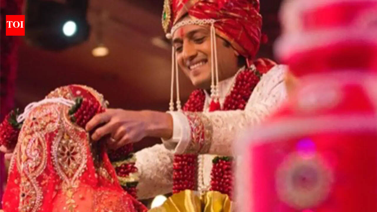 Genelia shares heartfelt anniversary note for Riteish Deshmukh: 'You will always be my favourite chapter'