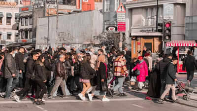 கோடிக்கணக்கான மக்களைக் காணவில்லையா? முன்னர் மதிப்பிடப்பட்டதை விட மனிதர்களின் எண்ணிக்கை அதிகமாக இருக்கலாம் என்று ஆய்வு கூறுகிறது