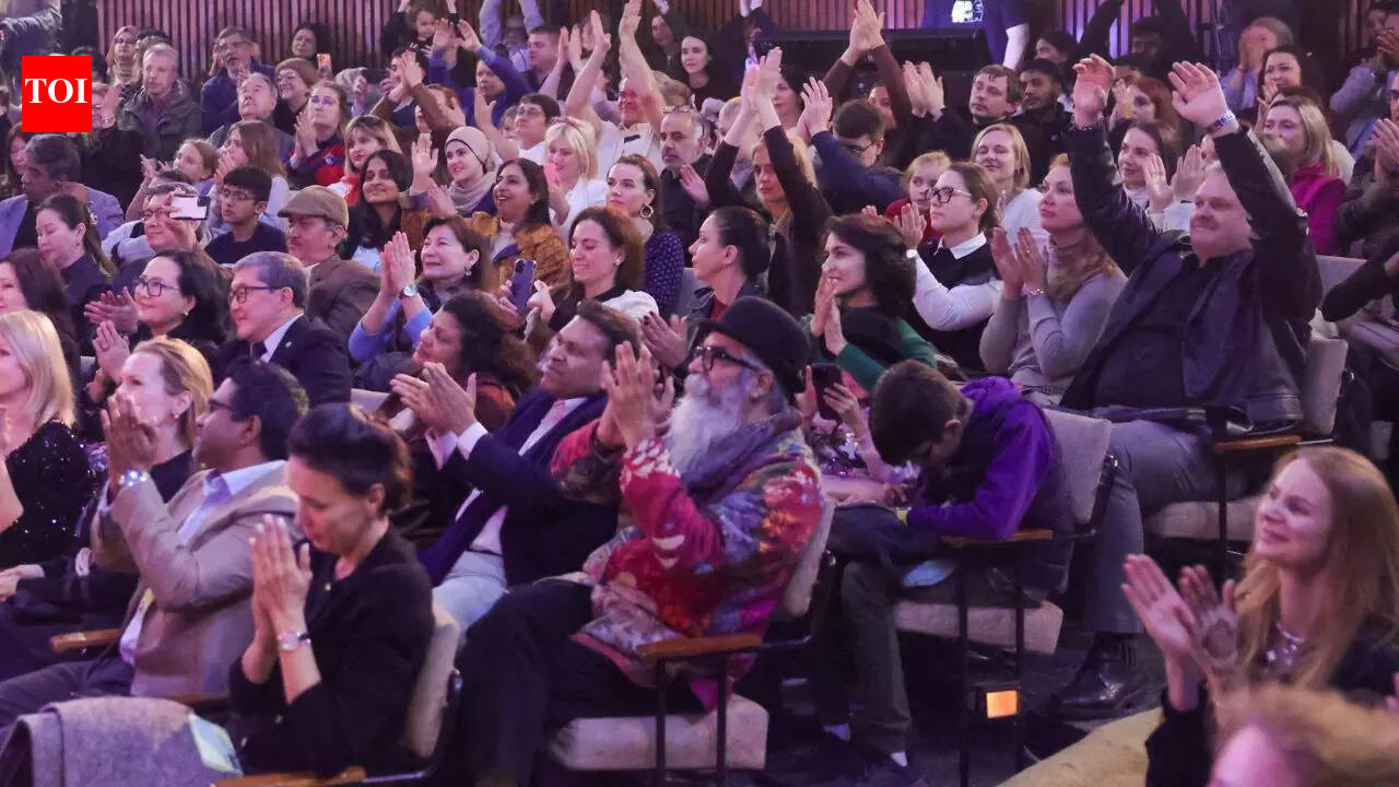 Jimmy Jimmy, Aaja Aaja: Russian choir sings 80s Bollywood classic