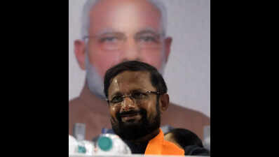 Sena MP Naresh Mhaske flags welfare fund imbalance, seeks higher cashless cover for accident