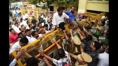 United Opposition: Sena (UBT) merges with Cong-led MVA in NMC