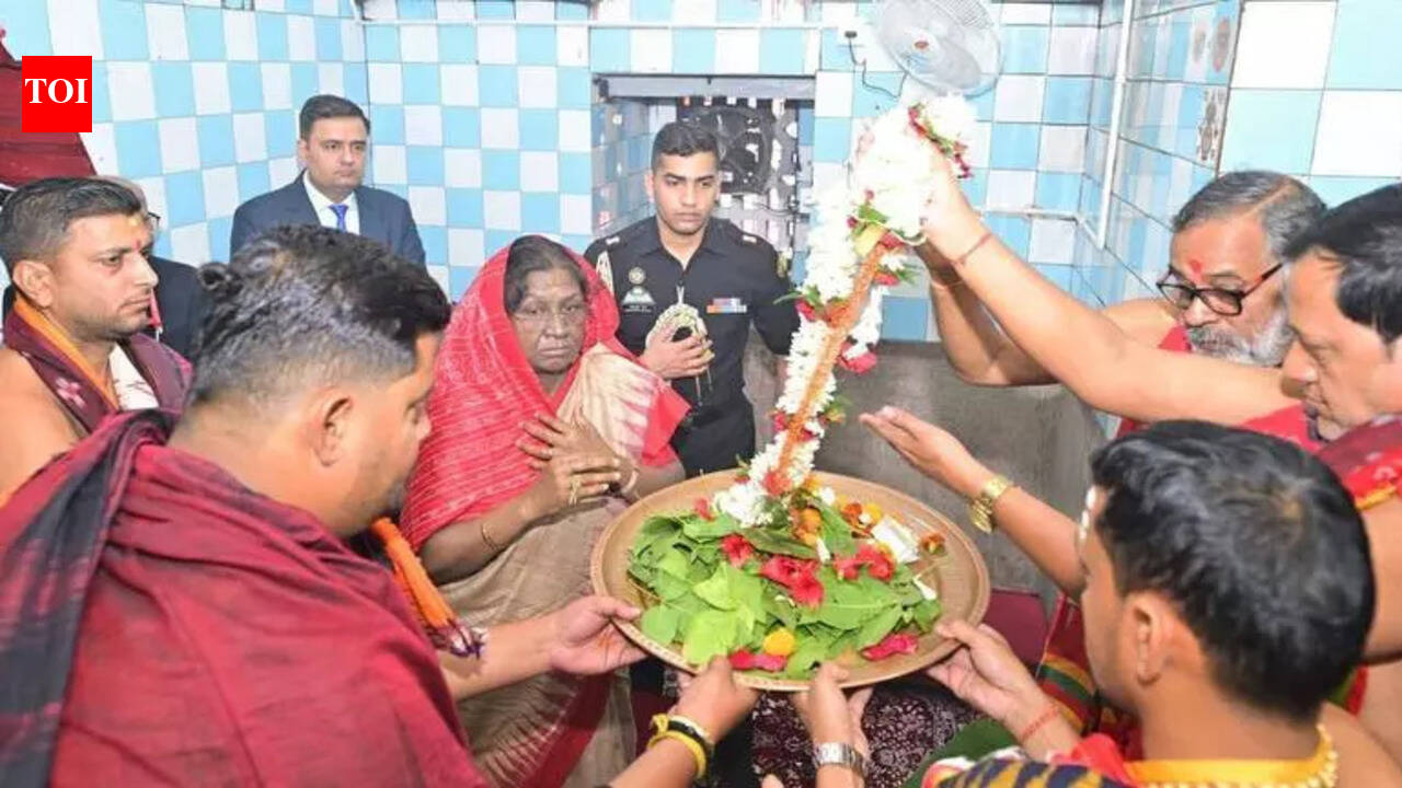 President performs pind daan ritual at Maa Biraja Temple | Bhubaneswar ...