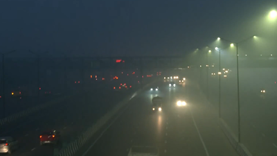 Dense fog engulfs Delhi-NCR; AQI at 312 in 'very poor' category