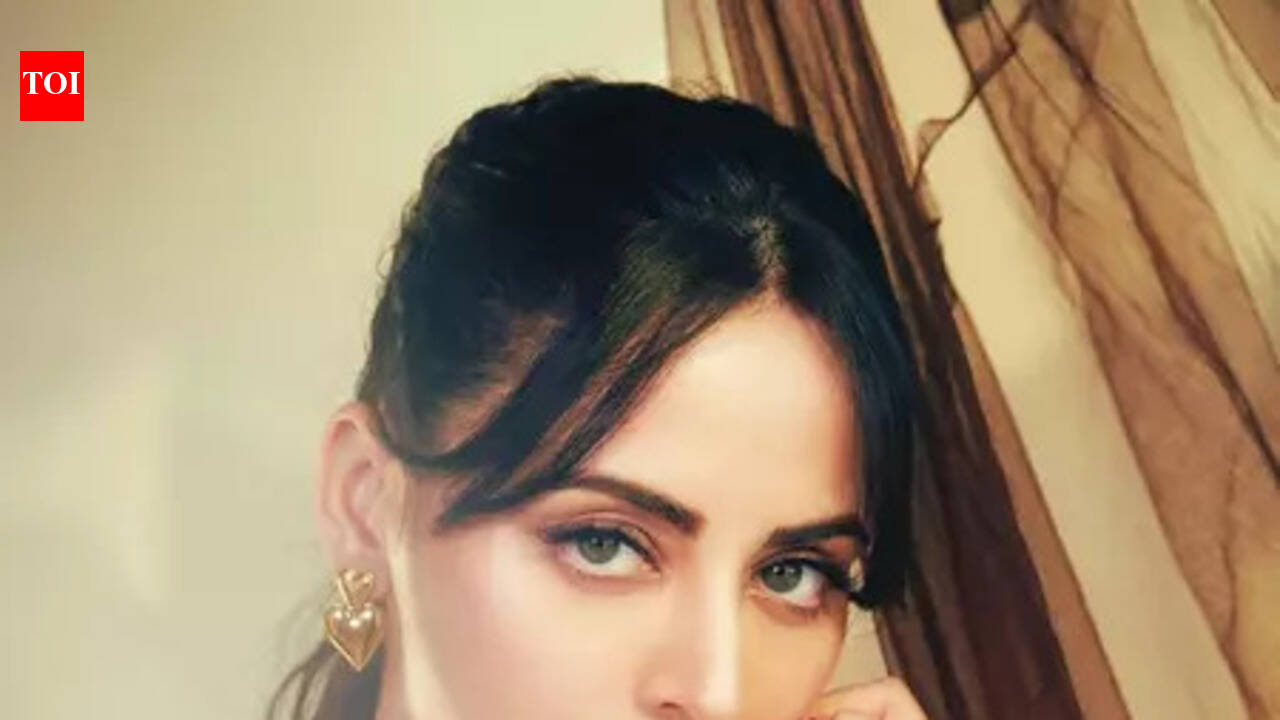 Zoya Afroz says she doesn't agree with A. R. Rahman on his remarks about industry