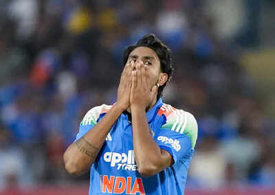 टी20 विश्व कप से कुछ दिन पहले भारत के लिए चोट की आशंका, दक्षिण अफ्रीका के खिलाफ अभ्यास मैच के दौरान हर्षित राणा लंगड़ाकर चले गए