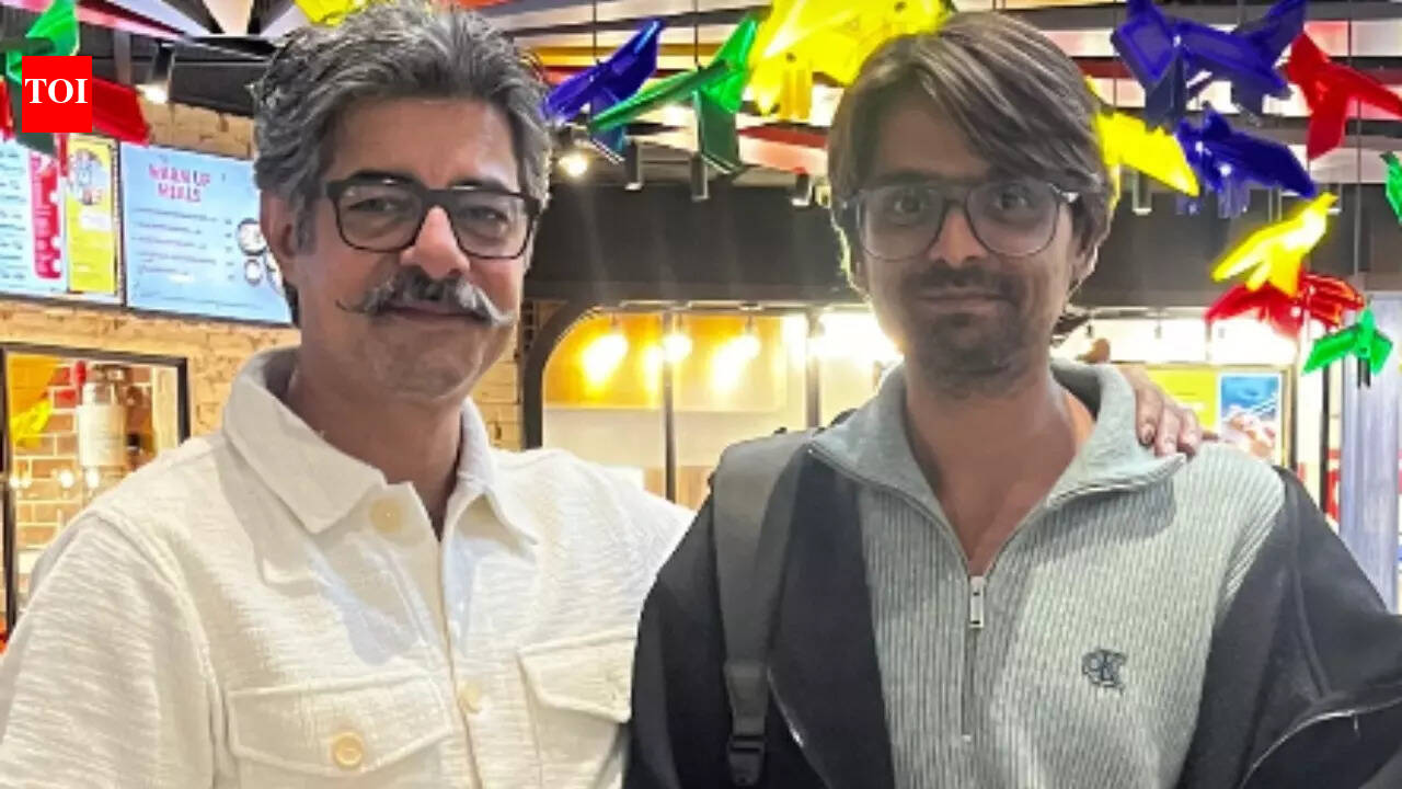 Karan Joshi meets Sushant Singh, calls him one of his favorite actors, Shares sweet moment online