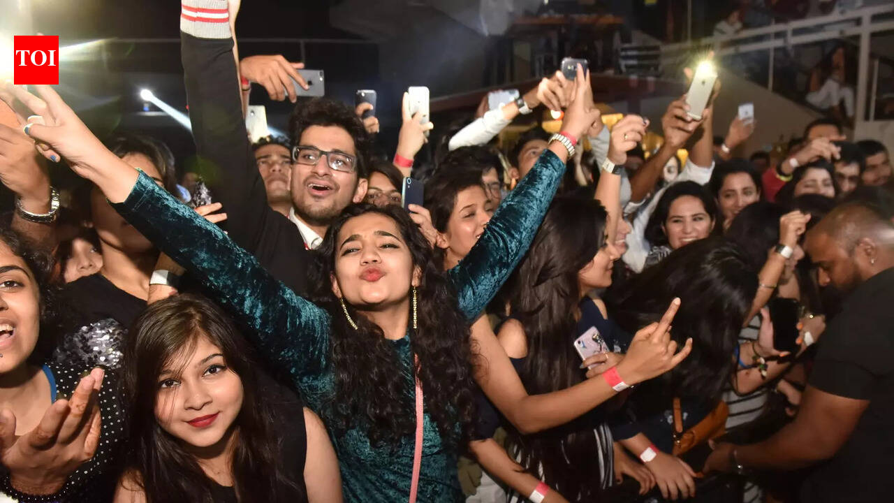 Weekend buzz in Pune: Pune’s vibrant live music and theatre scene ignites; Tips to enjoy winter performances stress-free