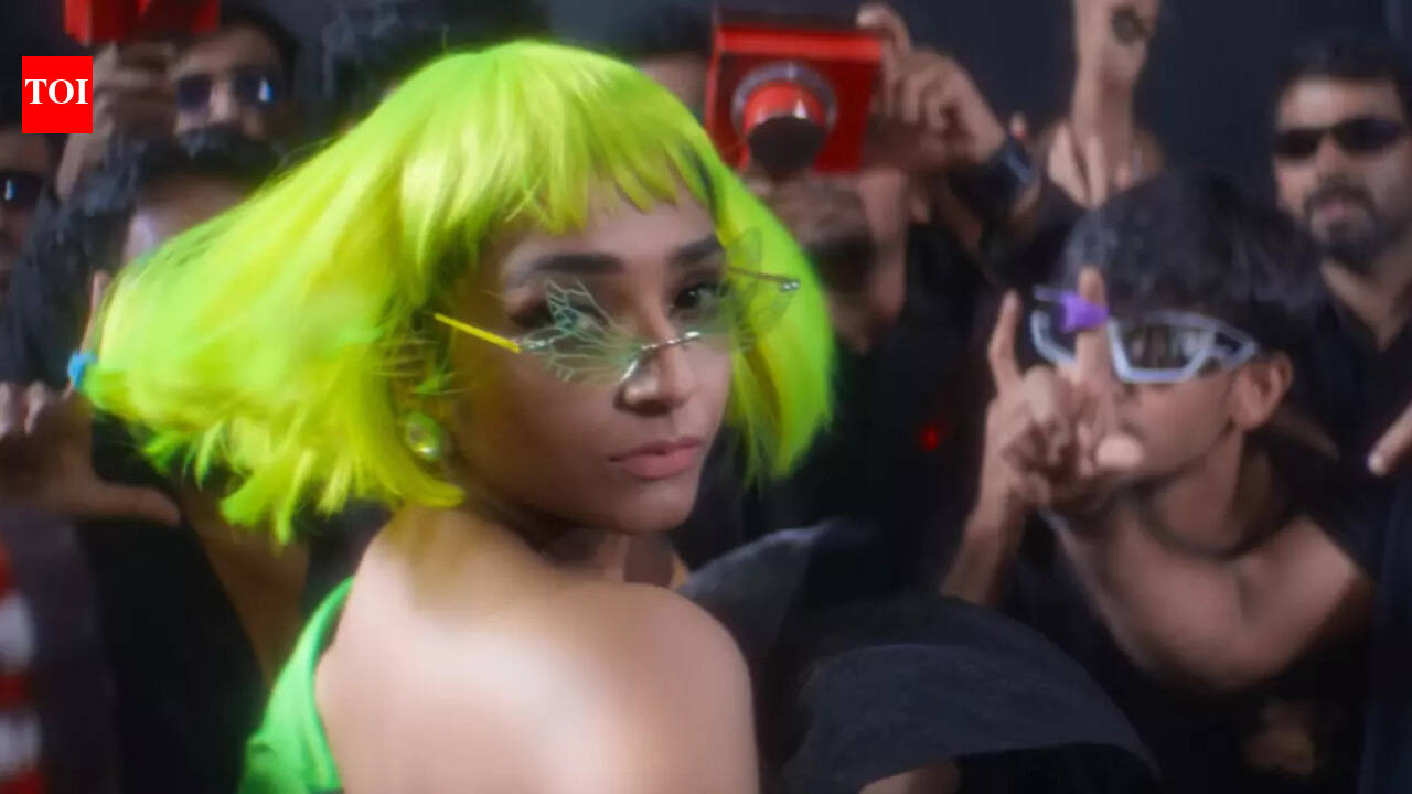 ‘Aaradhakan’ song from Rajisha Vijayan’s ‘Masthishka Maranam’ out!