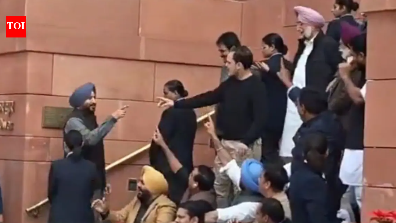 ‘Congress hates Sikhs’: PM Modi slams Rahul Gandhi’s ‘traitor’ remark | India News – The Times of India