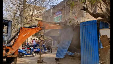 CMC demolishes unauthorised structures in CDA