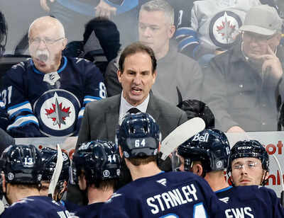  Winnipeg Jets coach Scott Arniel blasts at Montreal Canadiens fans after team suffers a huge loss
