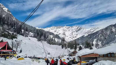 Mumbai tourist dies from cold exposure in freezing Manali