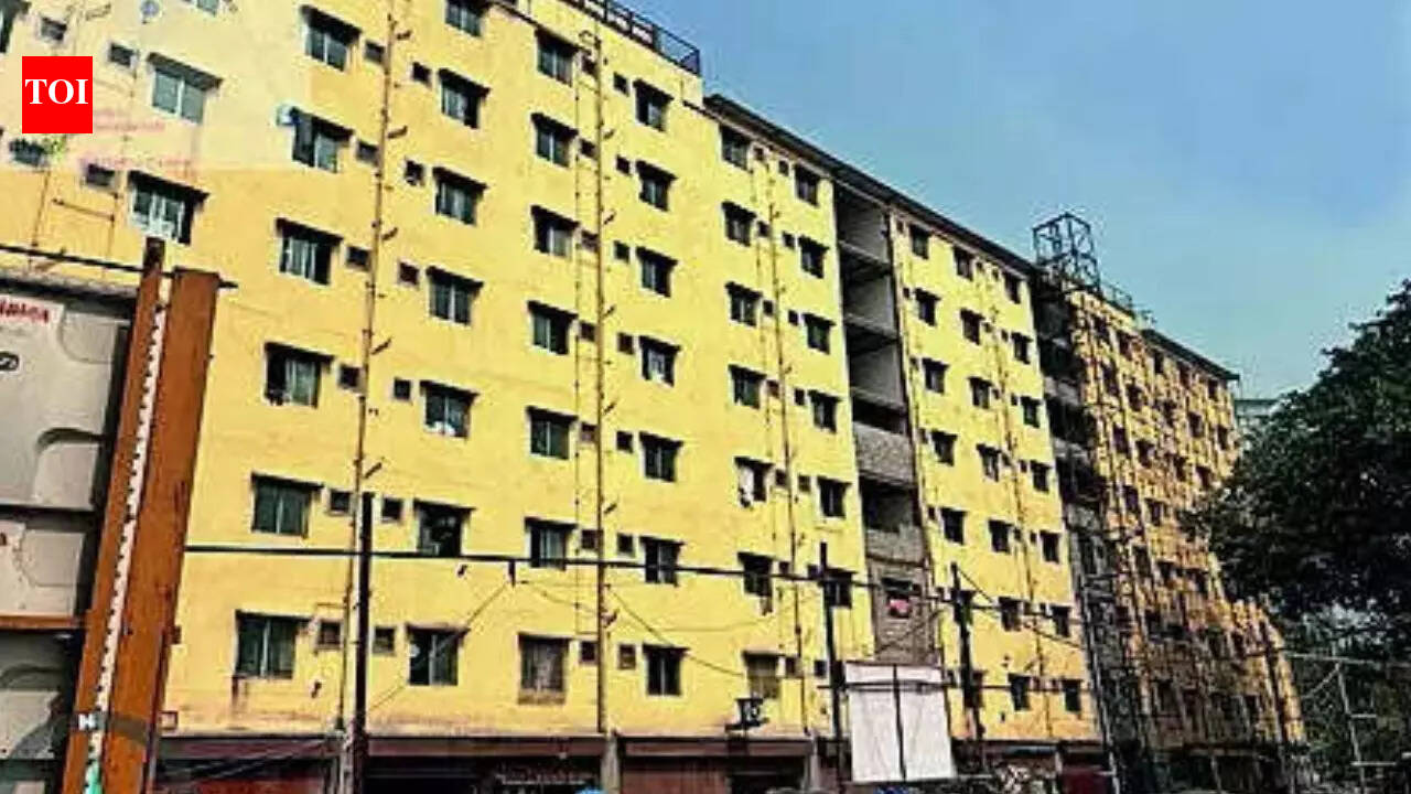 BMC finds buildings on plot for sewage plant, stops work, orders complaint against SRA engineer