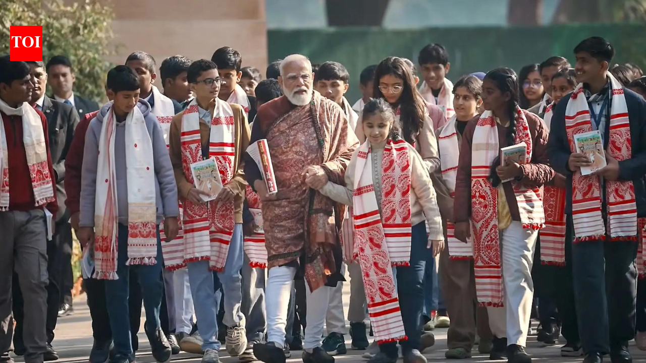 'Epitome of women empowerment': PM Modi welcomes students to 'Pariksha Pe Charcha' with 'Gamosa' — Watch