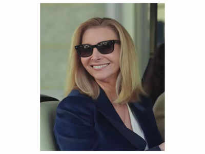 Lisa Kudrow urges future Warner Bros. owner to preserve iconic 'Friends' studio lot