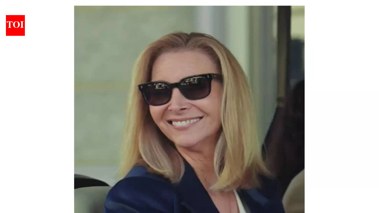 Lisa Kudrow urges future Warner Bros. owner to preserve iconic 'Friends' studio lot