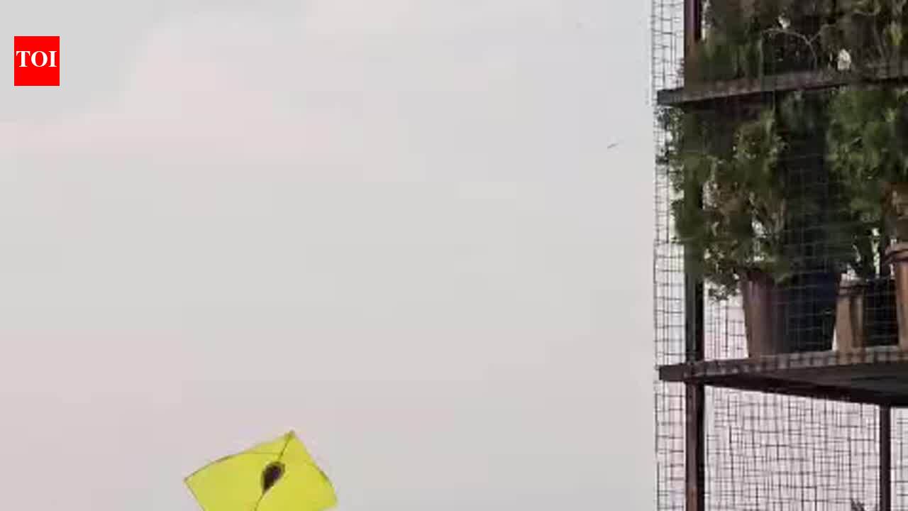 Aamir Khan spotted at Arijit Singh's house