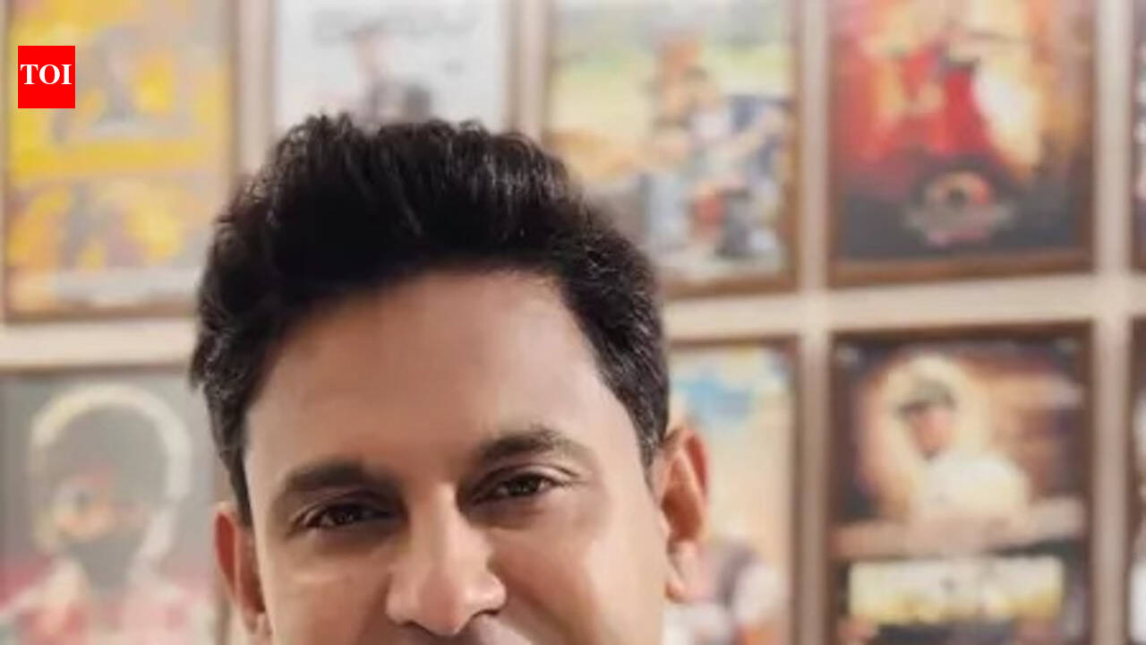 Manoj Muntashir breaks silence on Naseeruddin Shah disinvite row; says “Universities are run independently”