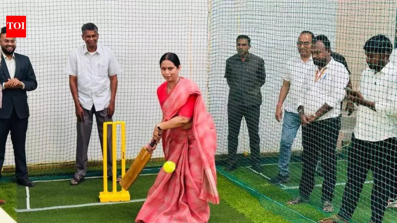 Satish Jarkiholi inaugurates indoor box cricket facility at Bal Bhavan ...