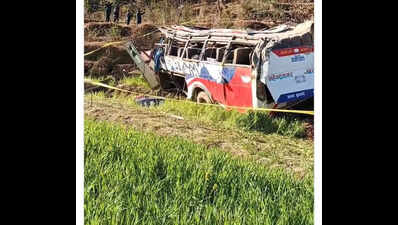 13 killed as wedding party bus fallsinto gorge in Nepal near India border