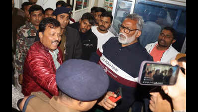 High-voltage drama as police make bid to arrest Pappu Yadav