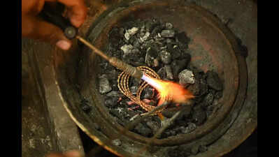 Out of work, goldsmiths in Coimbatore search for new pastures