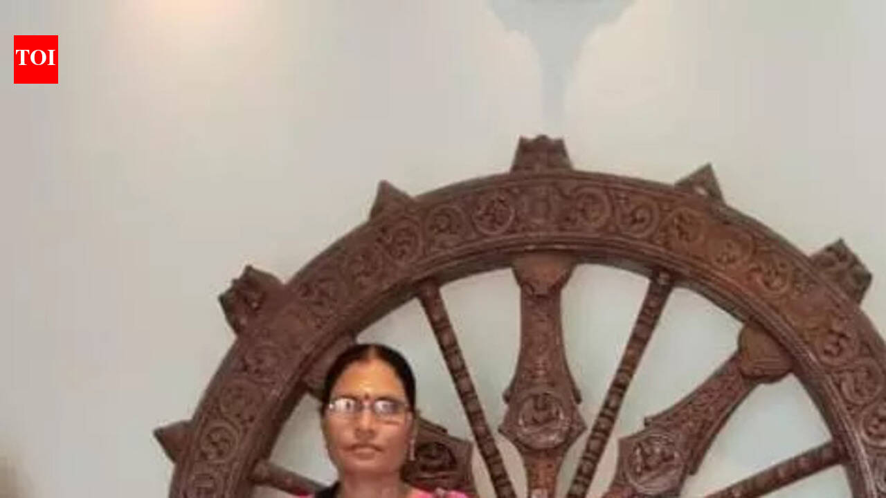 Teacher donates cash award to fund student’s education