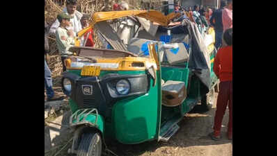 Truck hits auto carrying students for UP Board practicals, two killed