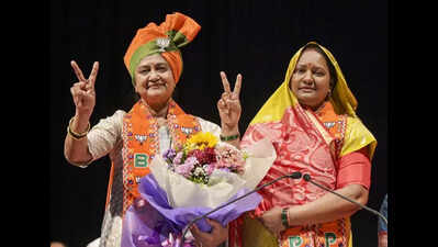 Thakre is 55th Mayor, Hathibed deputy as administrator rule ends