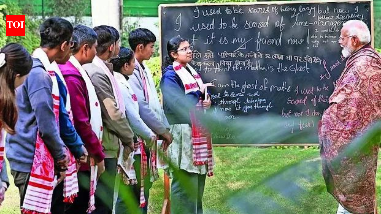 पढ़ाई बनाम गेमिंग: संतुलन बनाएं, पीएम मोदी ने छात्रों से कहा