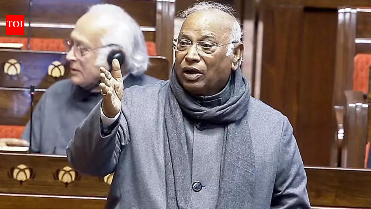 Propaganda against Manmohan insult to Sikh faith: Kharge