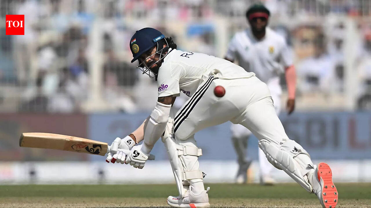 Karnataka bowlers restrict Mumbai