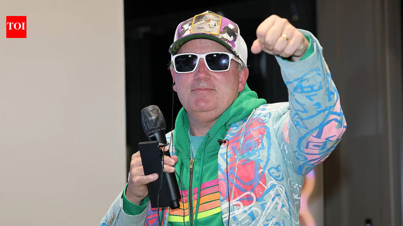 Tech analysts Dan Ives to everyone in the market battering tech stocks: AI is not a ‘death sentence’ for software companies it is a …