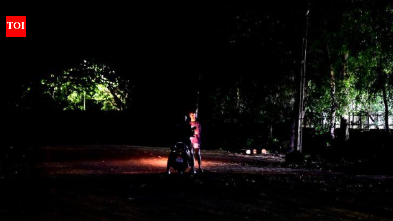 Neglect and lackadaisical attitude keep Taramani CIT campus in the dark, literally