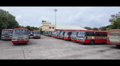 KSRTC suspends driver for watching reels on mobile while driving