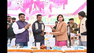 256 youths selected at job fair in Buxar, 14 companies participated
