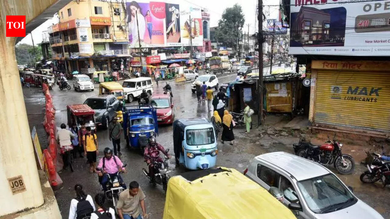 Ranchi Traffic Chaos: Chutia Railway Crossing Bottleneck Impacts Commuters and Businesses