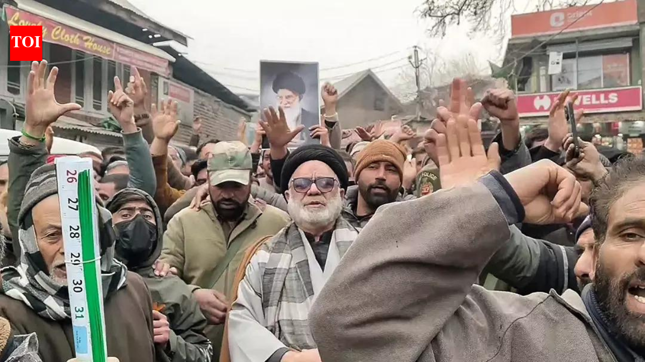 Shia Muslims protest in Kashmir over deadly blast at Islamabad mosque