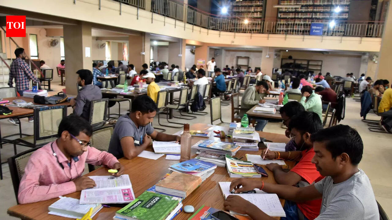 Jharkhand Reading Habits Decline: Mobile Phones, Gadgets Impact Children's Attention Span