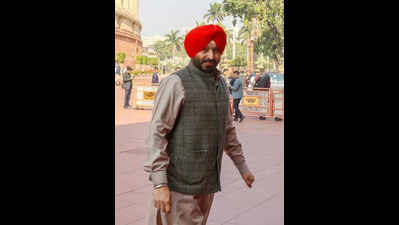 Congress grappling with leadership crisis: Union minister Bittu