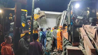 2 killed, over 10 injured as building collapses in Kota
